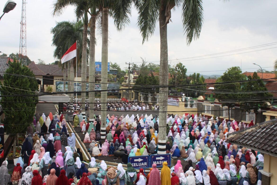 Hujan Tidak Kunjung Tiba: Polres Ciamis Gelar Shalat Istisqo Tahun 1445 H