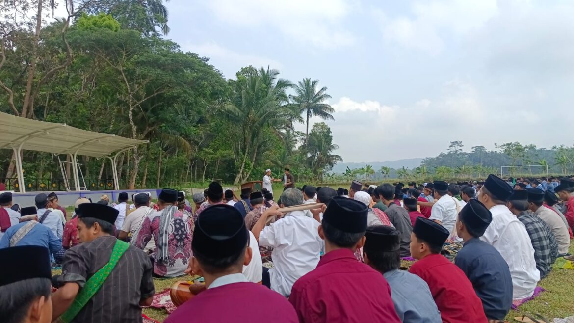 Polsek Rancah Polres Ciamis Gelar Salat Istisqo Tahun 1445 H di Desa Cisontrol