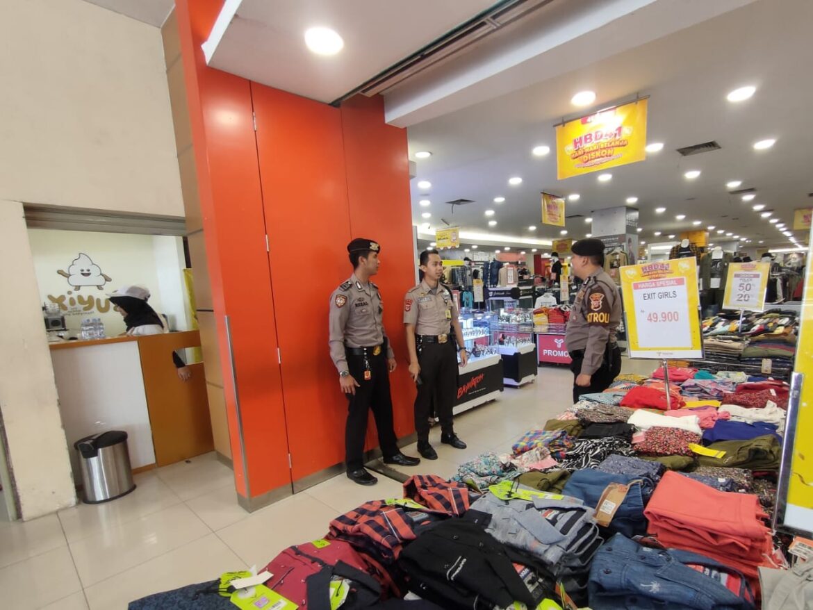 Jaga Kondusifitas, Satuan Samapta Intensifkan Patroli Dialogis di Yoserba Yogya Depstore Ciamis