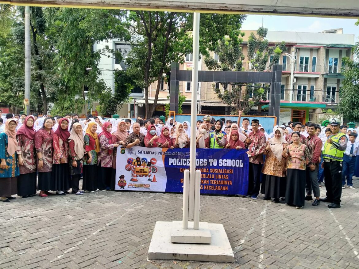 Police Goes To School, Satlantas Polres Jakbar Beri Edukasi Keselamatan Berlalu lintas dan Kenakalan Remaja Di Sekolah