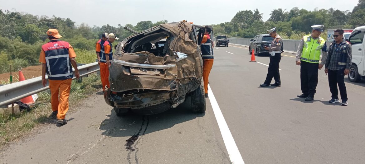 Sebuah Mobil Terlibat Kecelakan Tunggal di Tol Bocimi
