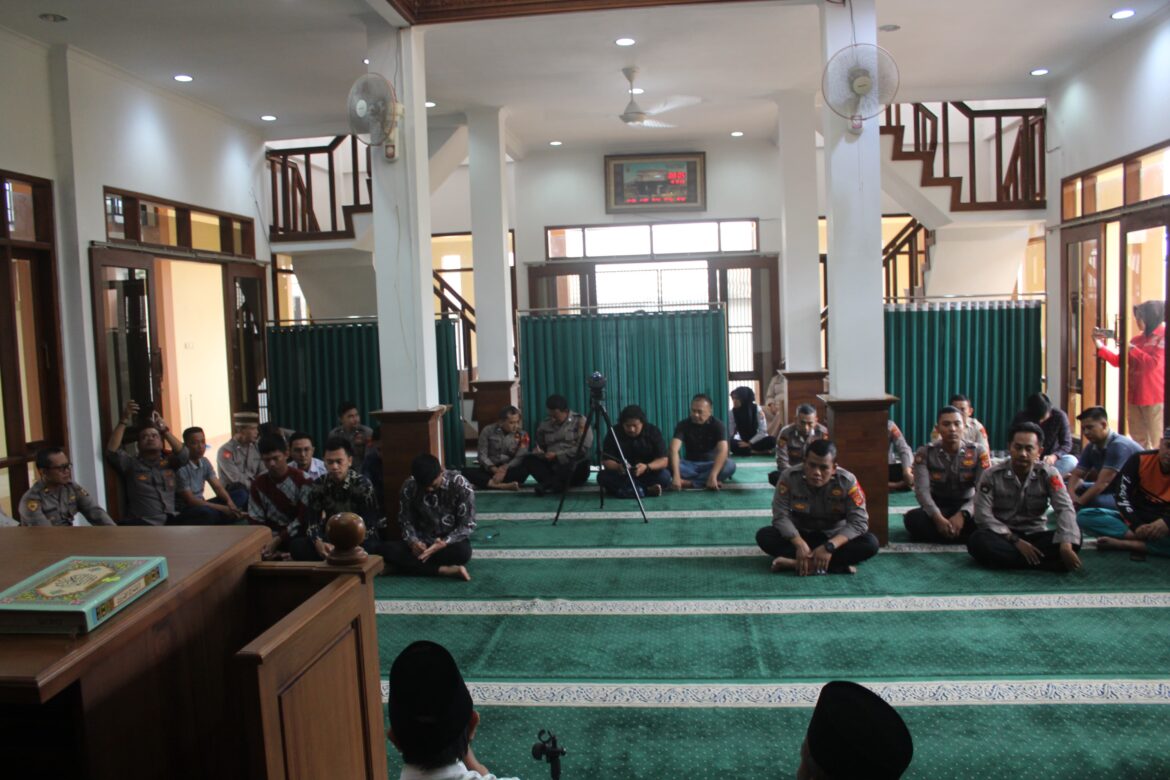 Perkuat Mental Anggota, Polres Ciamis Laksanakan Binrohtal