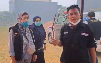 Forum Wartawan Jaya Indonesia FWJI Tangerang Kota Terjun Ke Lokasi TPA Rawa Kucing Membagikan 50 Pack Masker