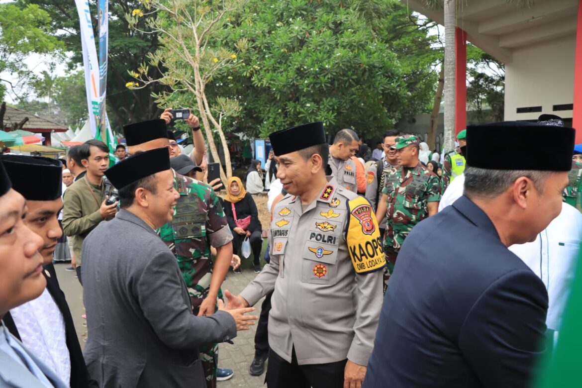 Kapolda Jabar Hadiri Peringatan Hari Santri Nasional 2023 Tingkat Jawa Barat di Tasikmalaya