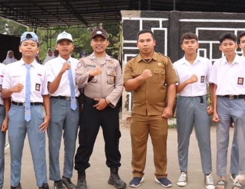 Humanis, Polsek Rajadesa Polres Ciamis Datang ke Sekolah Beri Pembinaan dan Penyuluhan ke Siswa