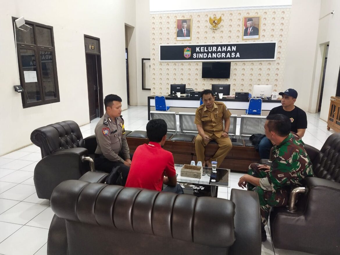 Antisipasi Gangguan Kamtibmas Polsek Ciamis Sambang dan Silaturahmi ke Kantor Kelurahan Sindangrasa