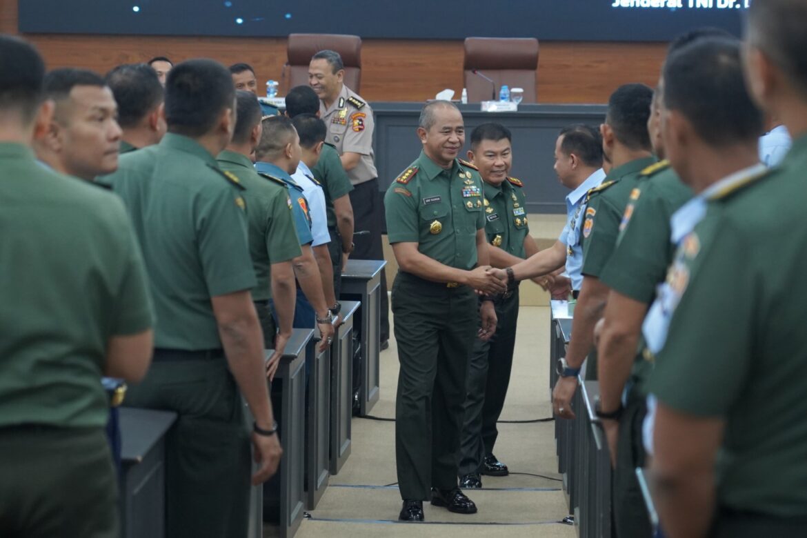 Dankodiklat TNI AD Mewakili Kasad Berikan Pembekalan Kepada Pasis Dikreg LI Sesko TNI TA 2023