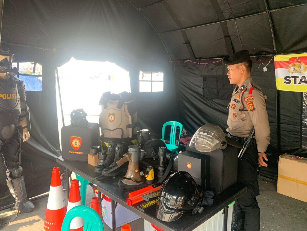 Satuan Samapta Polres Ciamis Amankan Stand Pameran Alutsista di Islamic Center Ciamis