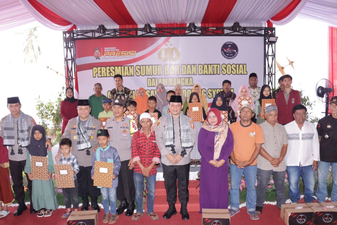 Wakabareskrim Polri Serahkan Sembako dan Santunan ke Anak Yatim di Ponpes Miftahul Munawwaroh