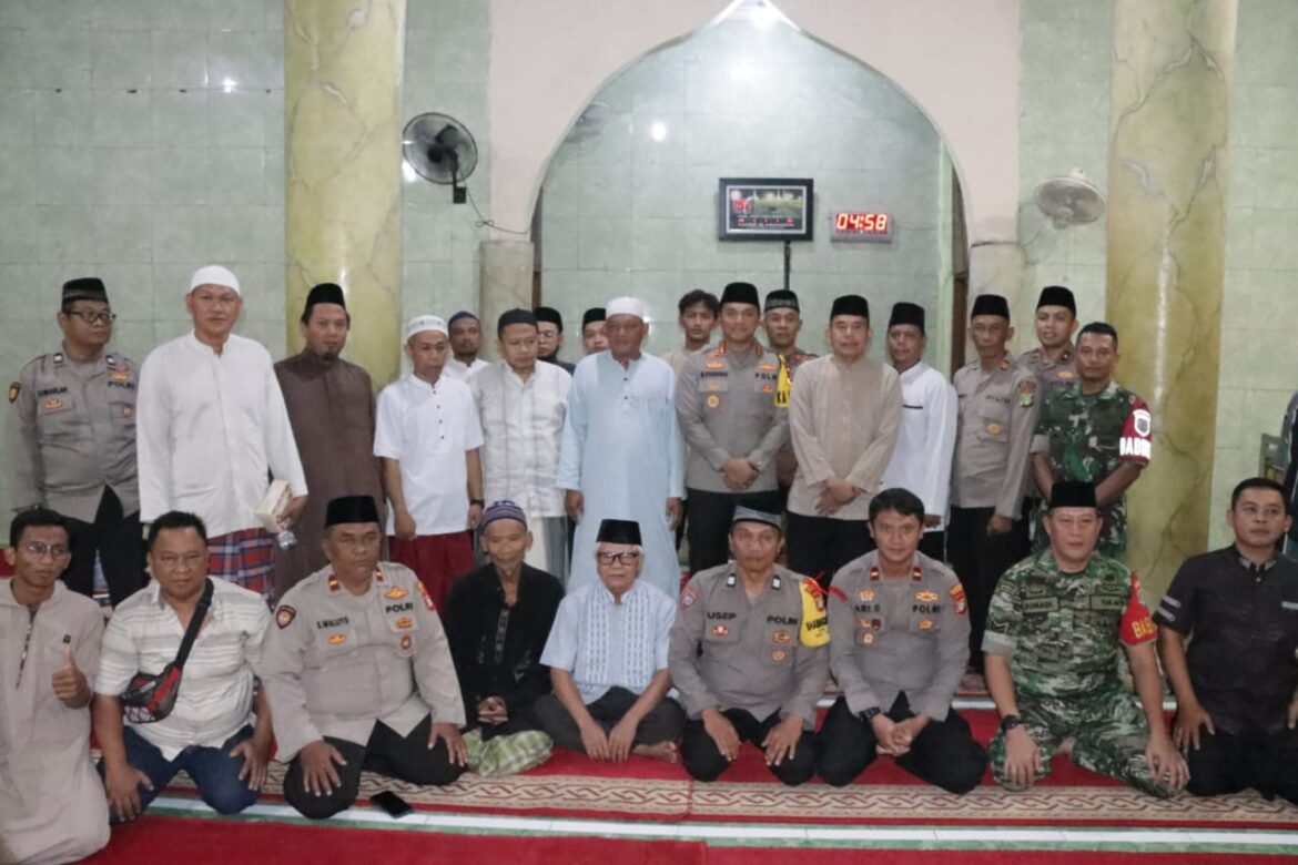 Kapolres Metro Jakarta Barat Kombes Pol M Syahduddi ,Sholat Subuh Berjamaah Di Masjid Al Muhajirin