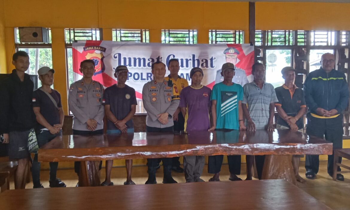 Jum’at Curhat: Wakapolres Ciamis Tekankan Kepada Warga Pentingnya Menjaga Kondusifitas Jelang Pemilu 2024
