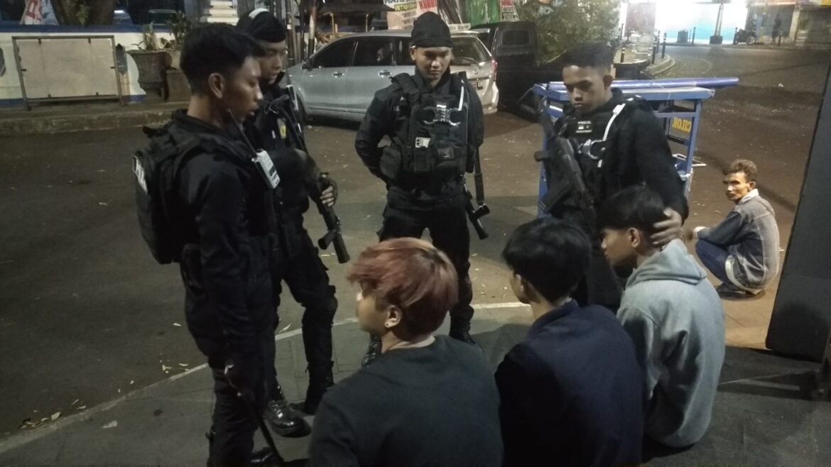 Tiga Remaja Penjual Minuman Keras Diamankan Tim Patroli Maung Galunggung