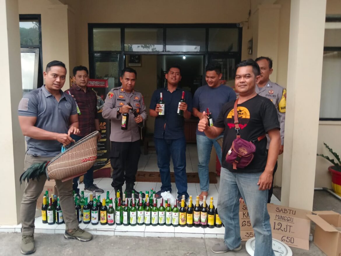 Arena Sabung Ayam di Gerebek Polsek Cibeureum Polres Tasik Kota, Para Pelaku Kabur Nyemplung ke Kolam