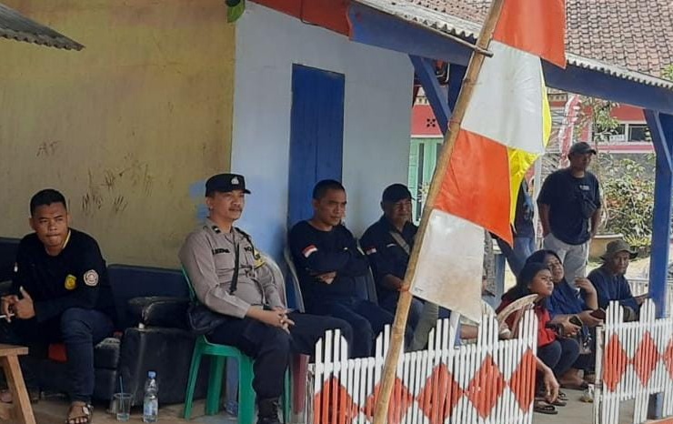 Polsek Cisaga Polres Ciamis Monitoring Pertandingan Volly Ball di Lapang Volly Dusun Cimanggu