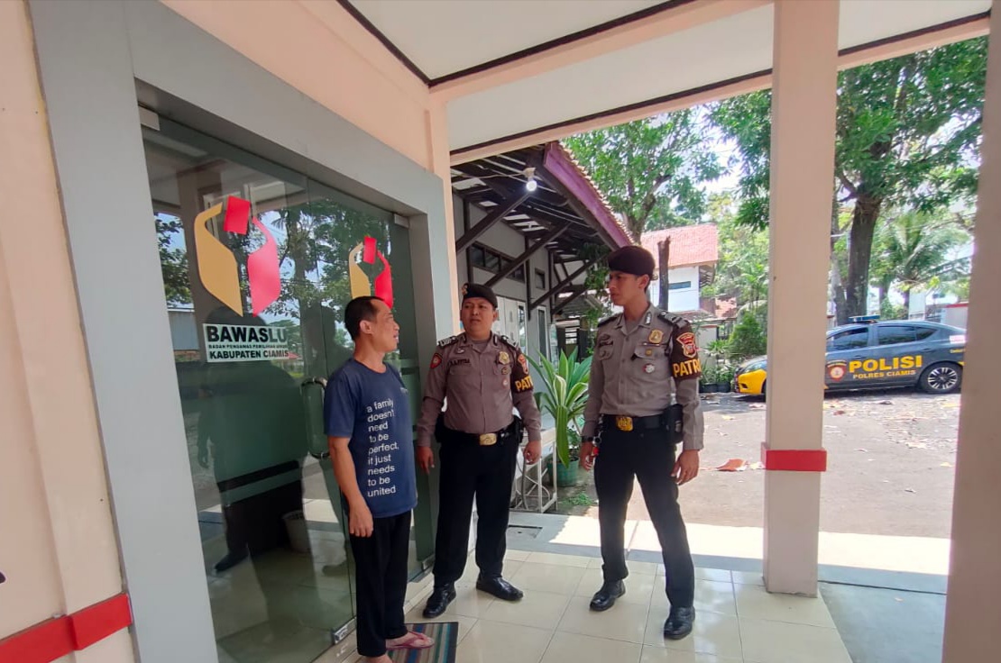 Sat Samapta Polres Ciamis Giat patroli dialogis ke KPU dan Bawaslu dalam rangka ops mantap brata 2023-2024