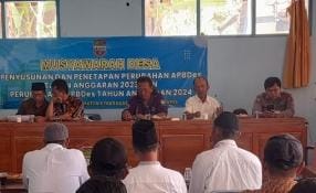 Polsek Cimaragas Polres Ciamis Ikuti Musdes di Desa Raksabaya