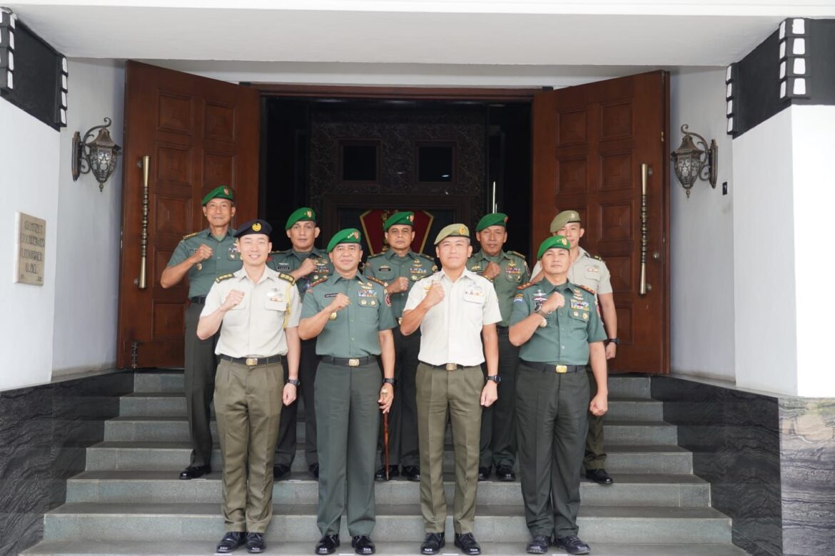 Pertemuan Pimpinan Kodiklat Dua Angkatan Darat Sahabat