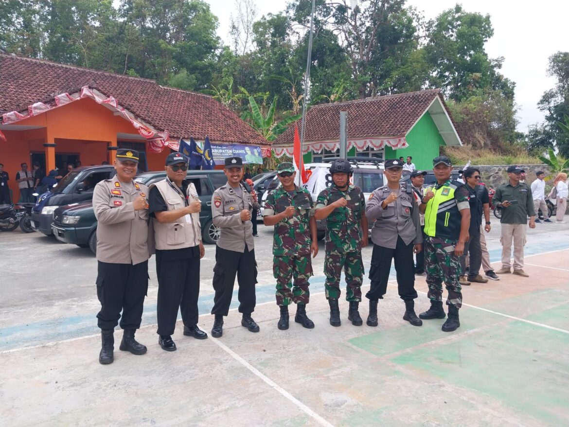 Polsek Pamarican Polres Ciamis Giat Penyambutan Pataka KPU Kabupaten Ciamis Dalam Rangka Pemilu 2024