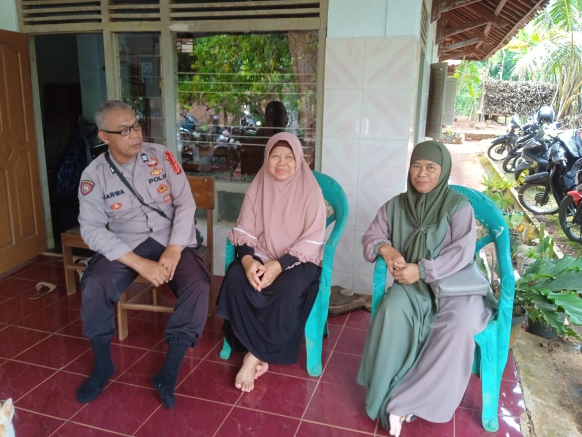 Ops Mantap Brata, Polsek Sukadana Polres Ciamis Sambangi Warga Salakaria dan Beri Imbauan Kamtibmas