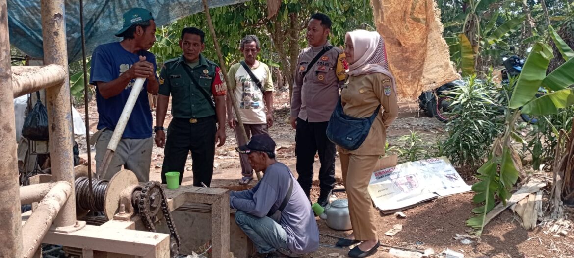 Cipta Kondisi, Polsek Cijeungjing Polres Ciamis Monitoring Pekerjaan Pansimas di Karangkamulyan