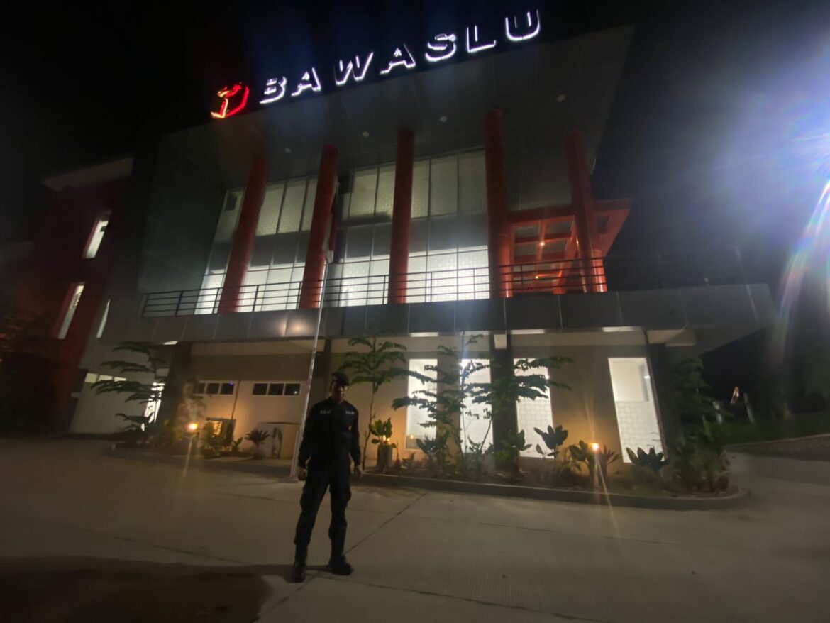Pengecekan serta Pengamanan Luar Dalam Kantor Bawaslu Kabupaten Bogor 1X24 Oleh Sat Samapta dan Polsek Jajaran