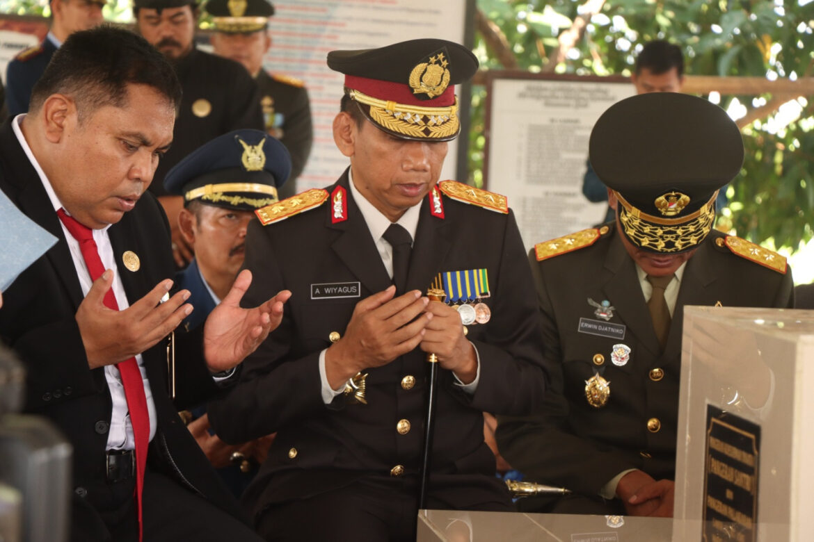 Peringati Hari Pahlawan, Kapolda Jabar Laksanakan Ziarah Nasional di Sumedang