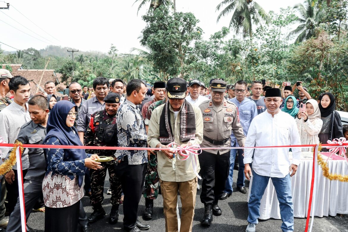 Jembatan Ampera Salah Satu Akses Vital Warga Banjaranyar Selesai Dibangun, Warga Sumringah