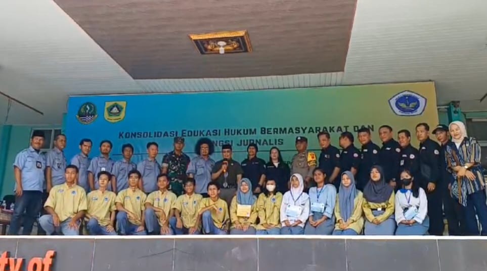 SMAN 1 Parungpanjang Meriahkan Hari Pahlawan Dengan Pendekatan Hukum Kenakalan Remaja dan Fungsi Jurnalis