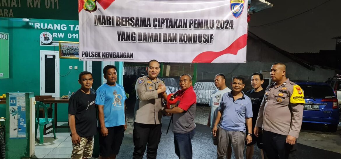 Polsek Kembangan Jakarta Barat Ajak Warga Hidupkan Siskamling, Ciptakan Pemilu Aman dan Damai