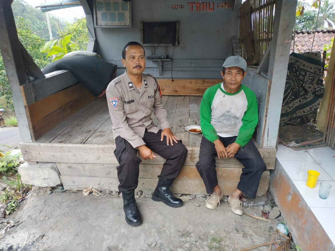 Ops Mantap Brata, Polsek Cimaragas Silaturahmi ke Warga Cipkon Antisipasi Gangguan Kamtibmas