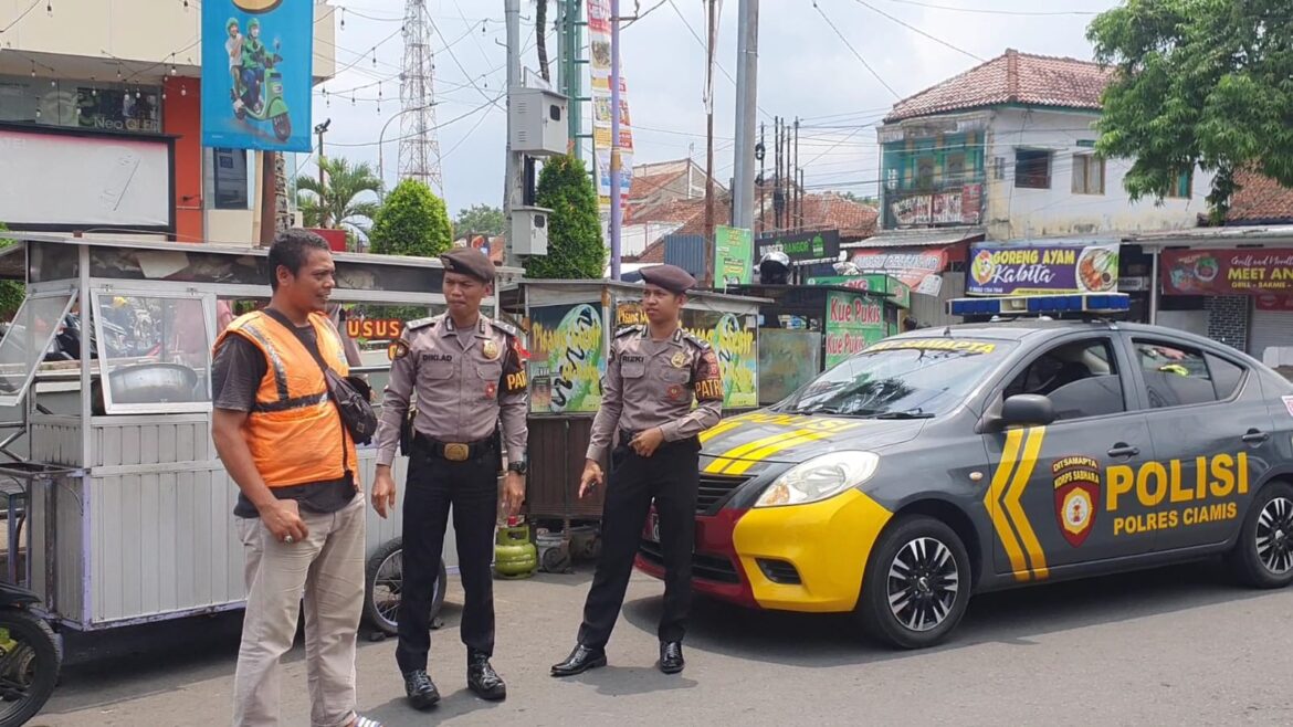 Satuan Samapta Polres Ciamis Patroli ke Yogya Depstore Ciamis Beri Imbauan Kamtibmas