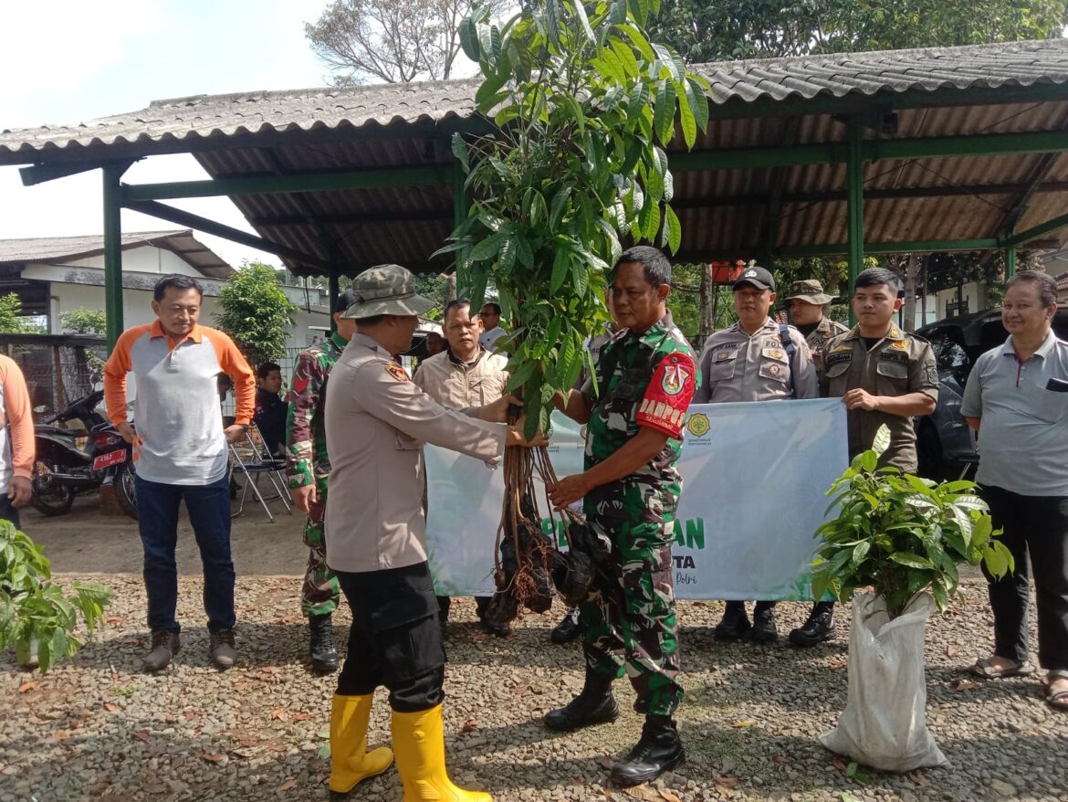 Dukungan Aktif Koramil 0621/PP dalam Program Penanaman Pohon Bersama Polri