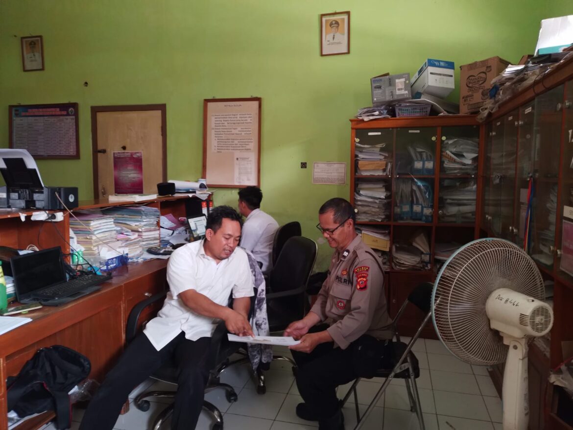 Polsek Ciamis Kunjungan Silaturahmi kepada Perangkat Desa Petirhilir Dalam Rangka Cipta Kondisi OMB 2023/2024
