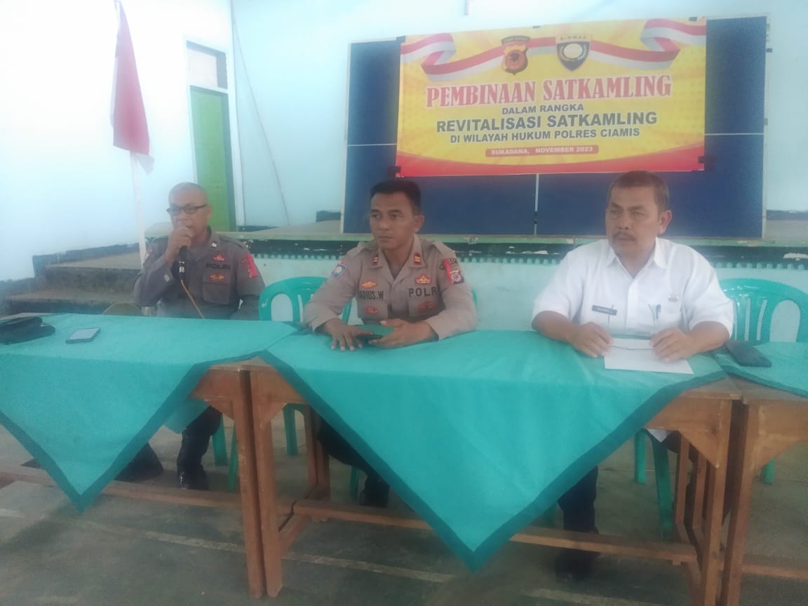 Sat Binmas Polres Ciamis Giat Pembinaan Satkamling dalam rangka Revitalisasi Satkamling di Desa Bunter