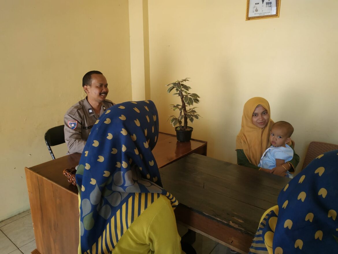 Polsek Cimaragas Polres Ciamis Kunjungan Silaturahmi kepada kader Posyandu Desa Janggala