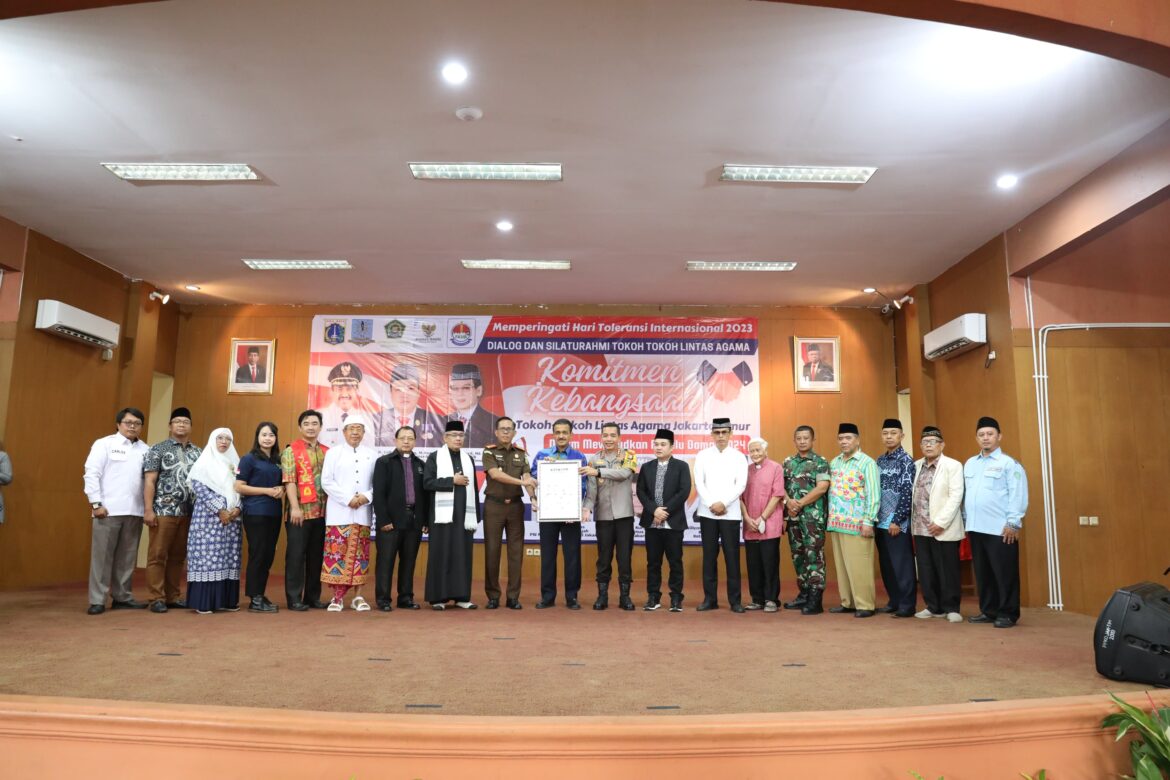 Kapolres Metro Jakarta Timur hadiri Deklarasi Komitmen Kebangsaan bersama Tokoh – tokoh Lintas Agama Jakarta Timur dalam mewujudkan Pemilu Damai 2024