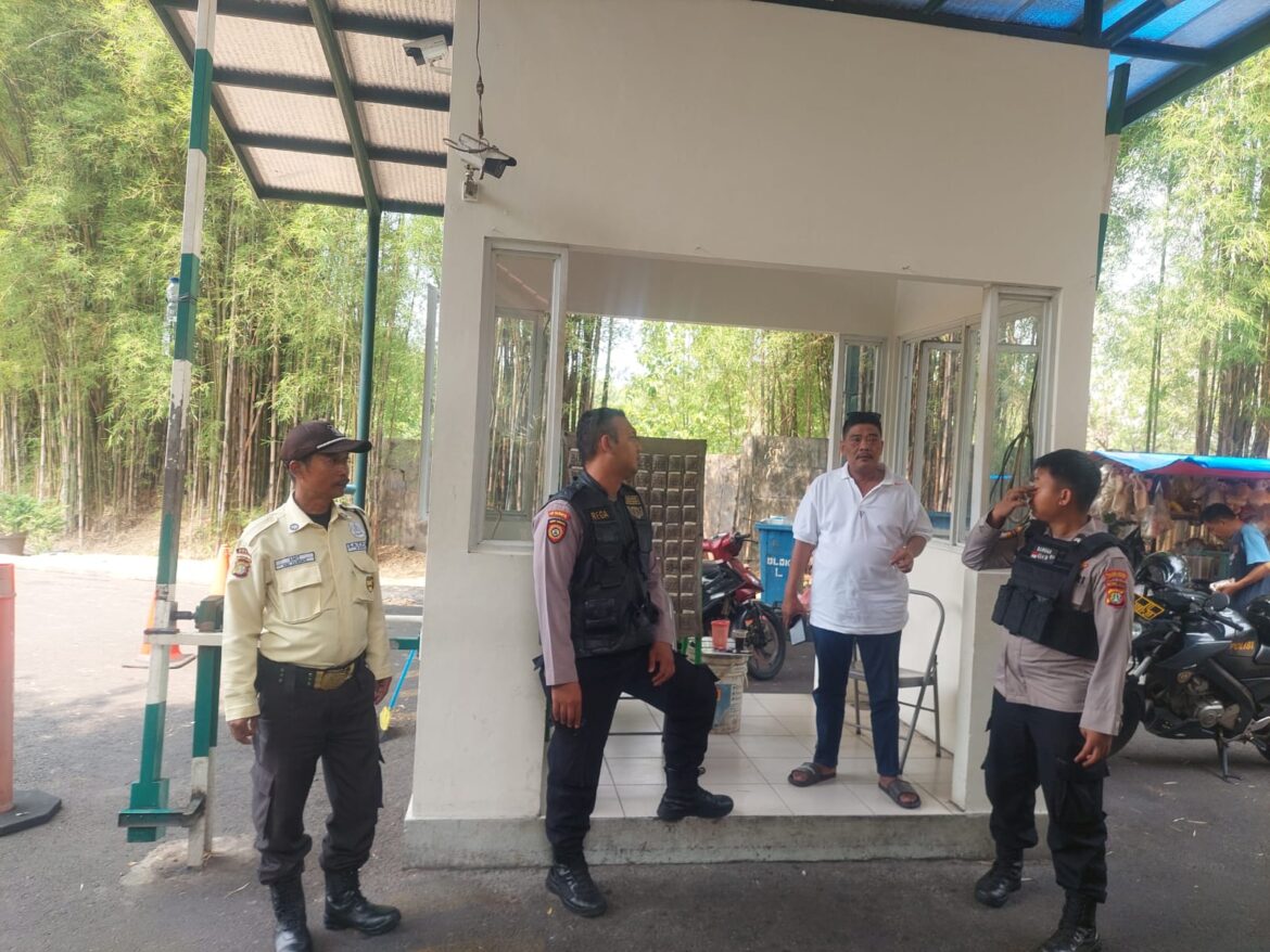 Samapta Polres Jak Bar Gelar Patroli Dialogis Sapa dan Sentuh Masyarakat