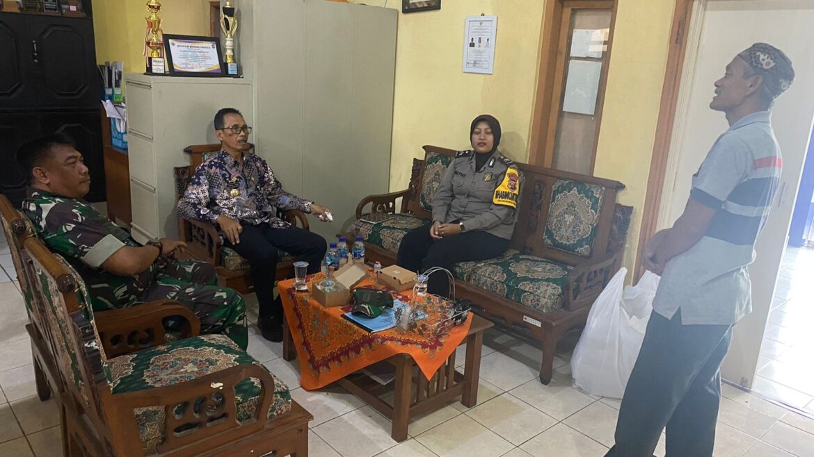 Gali Informasi, Polsek Ciamis Kunjungan Silaturahmi kepada Kepala Desa Mekarjadi