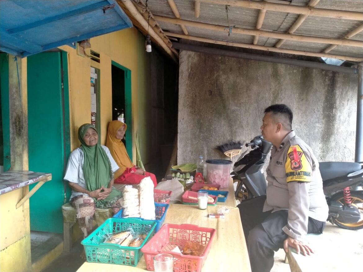 Ops Mantap Brata, Polsek Sukadana Polres Ciamis Datangi Warga Ciparigi