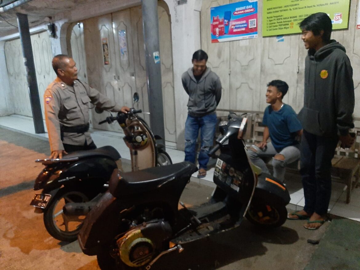 Ops Mantap Brata, Polsek Panumbangan Polres Ciamis Sambang Kamtibmas ke Warga Cijamban