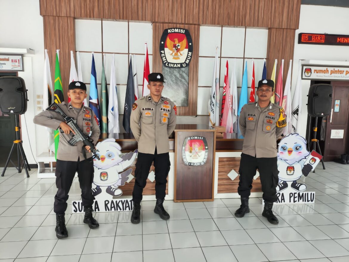 Polres Ciamis Siagakan Personel Pengamanan di Kantor KPU Kabupaten Ciamis