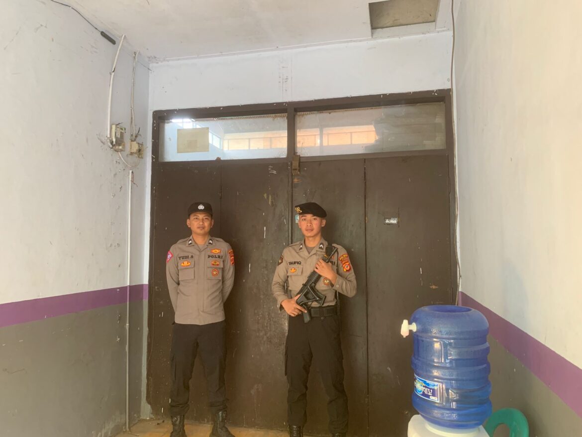 Polres Ciamis Siagakan Personel Pengamanan di Gudang Logistik KPU Kabupaten Ciamis