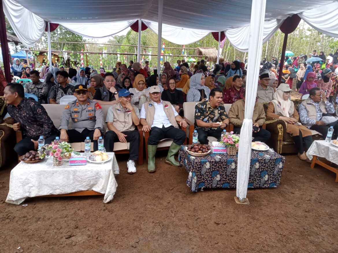 Polsek Cihaurbeuti Polres Ciamis Hadiri Peresmian Desa Wisata Adat dan Perpisahan Mahasiswa PTM2D Tipe 2