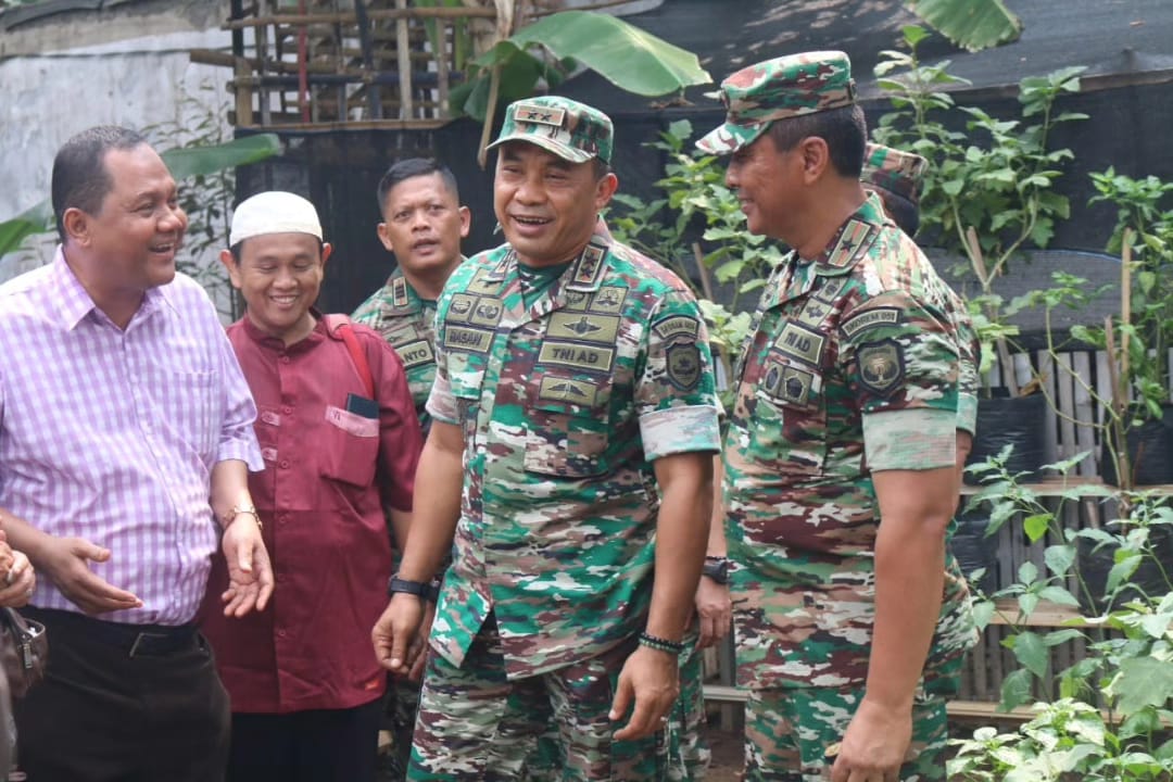 Danrem 051/Wkt Brigjen Dampingi Pangdam Jaya Kegiatan Pencanangan Urban Farming Serentak di Wilayah Kodam Jaya