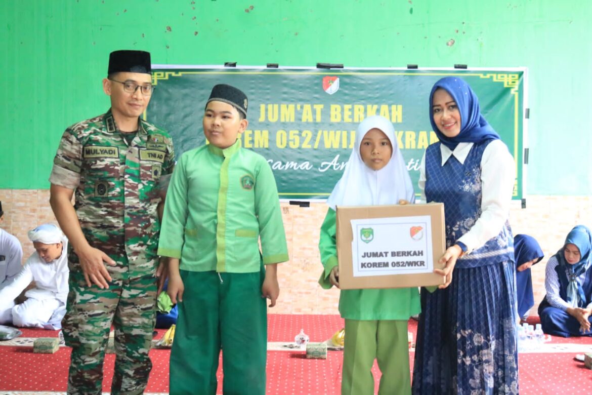 Jumat Berkah Rutin, Korem 052/Wijayakrama, Santuni Anak Yatim dan Kaum Dhuafa Yayasan Ponpes Ash-Shoulatiyah Nahdlatul Wathan.