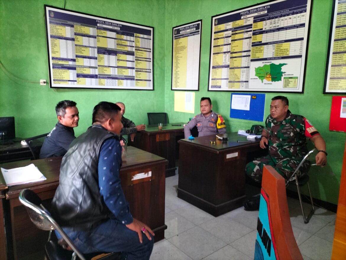 Beri Rasa Aman dan Nyaman, Polsek Panawangan Polres Ciamis Silaturahmi Kepada Warga Desa Girilaya