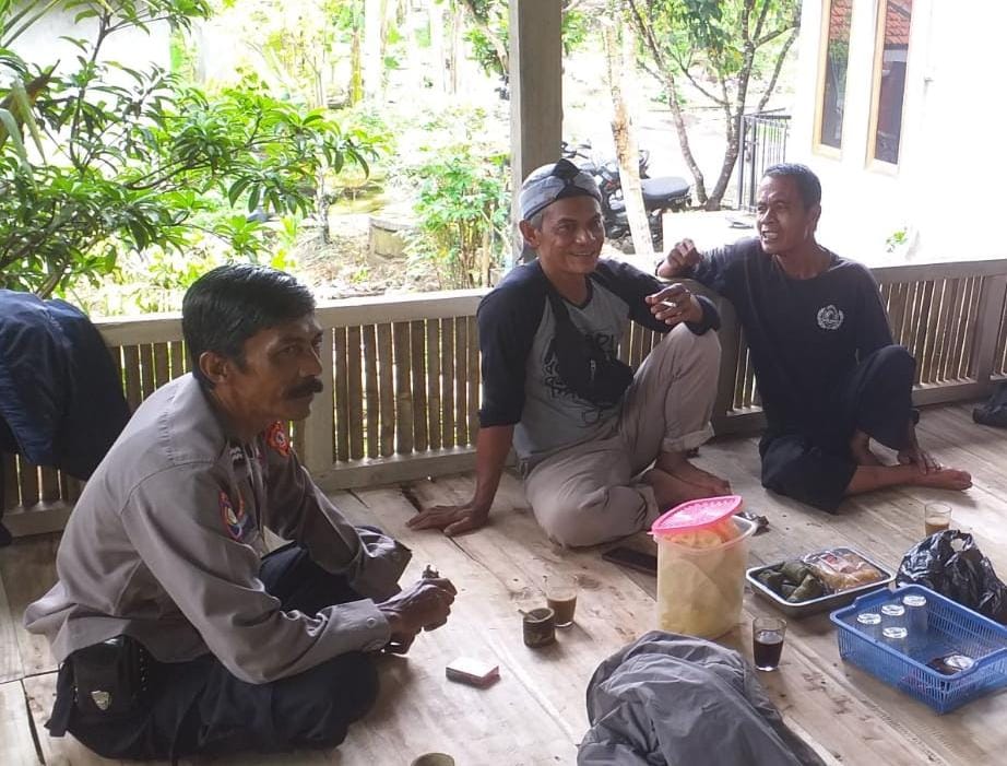 Ops Mantap Brata, Polsek Cikoneng Polres Ciamis Patroli Dialogis ke Warga Tugu Sukasenang