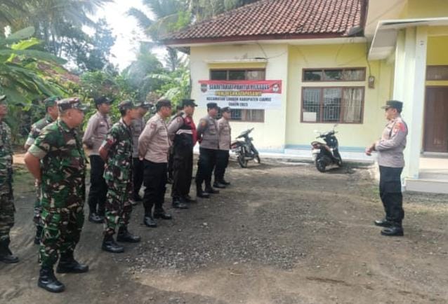 Polsek Lakbok Polres Ciamis Amankan Pelantikan Kepala Desa Kalapasawit