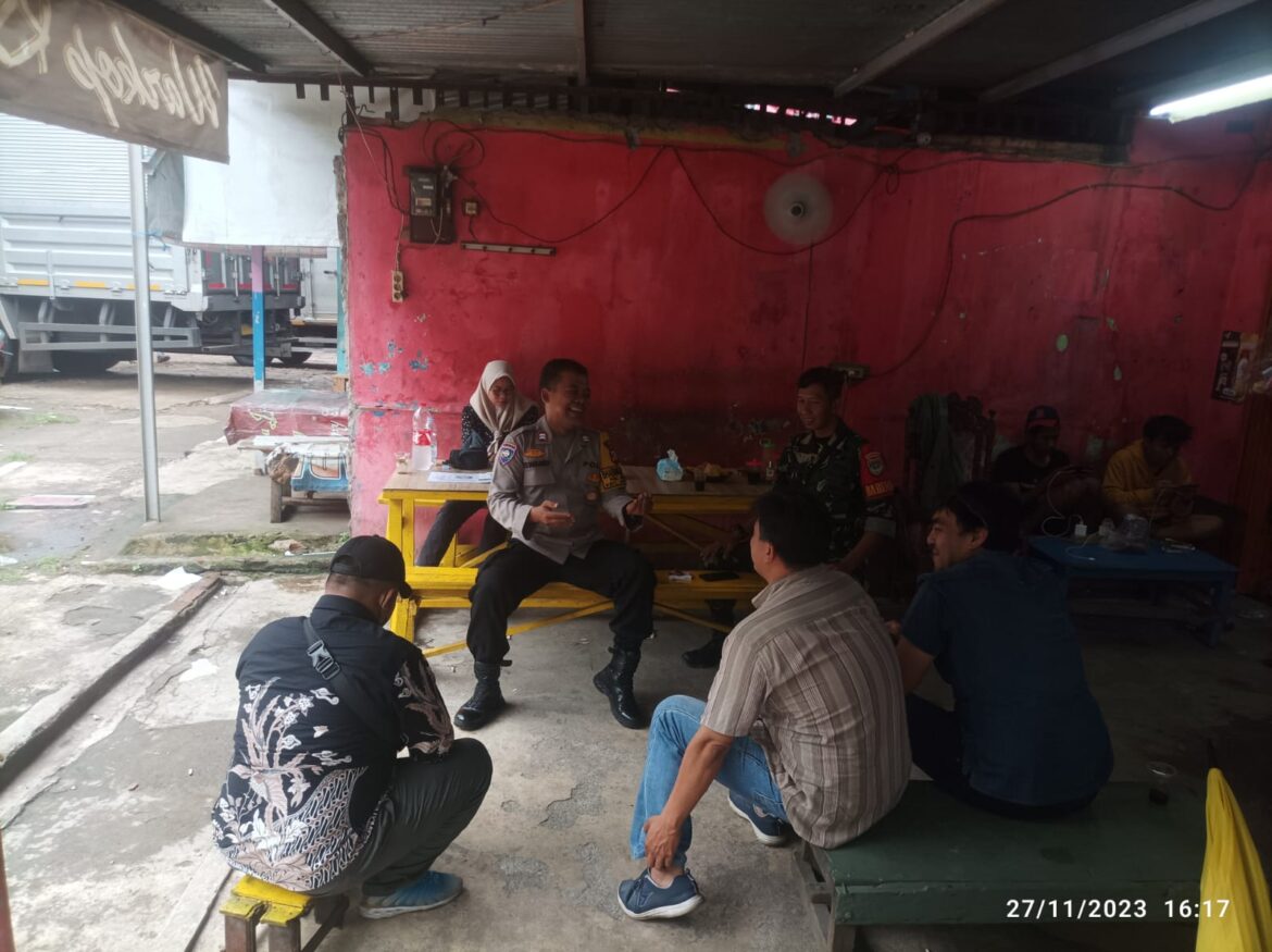 Sinergitas TNI Polri Babinsa Koramil 07 dan Bhabinkamtibmas Polsek Cipayung berikan Himbauan Kepada Warga Terkait Bahaya Narkoba