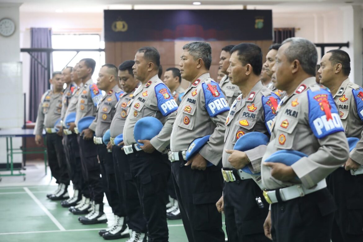 Penguatan Pengawasan Personil Polri, Propam Polres Metro Jaktim Cek Urine Seluruh Anggotanya